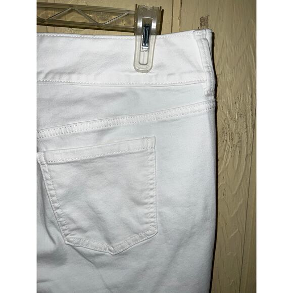 Torrid Shorts Womens 18W Bermuda White Denim Jean Fray Raw Hems Skinny Leg - Picture 8 of 11